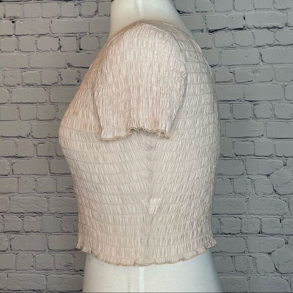 Le Lis Smocked Crop Top - Picture 2 of 6